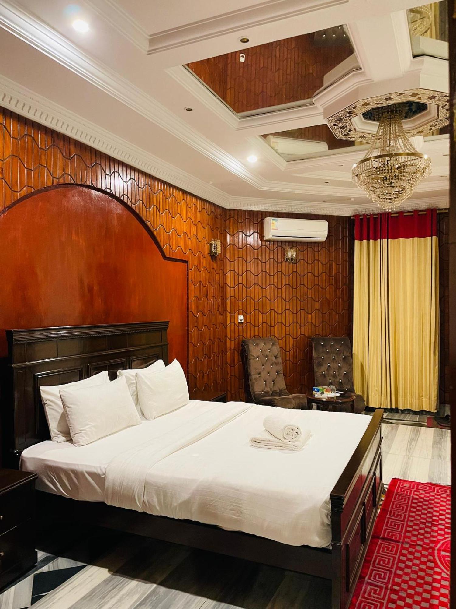Executive Galaxy Guest House 이슬라마바드 외부 사진