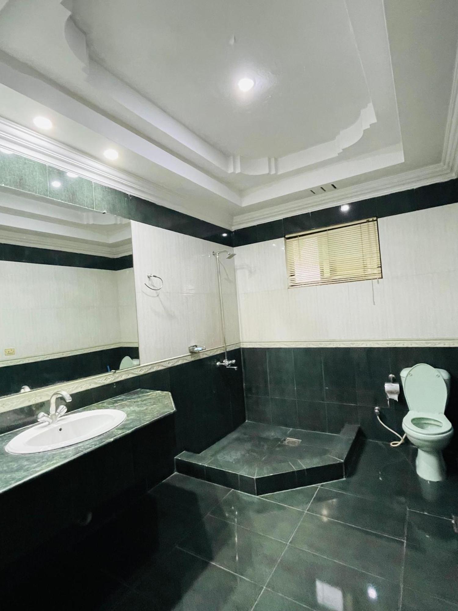 Executive Galaxy Guest House 이슬라마바드 외부 사진