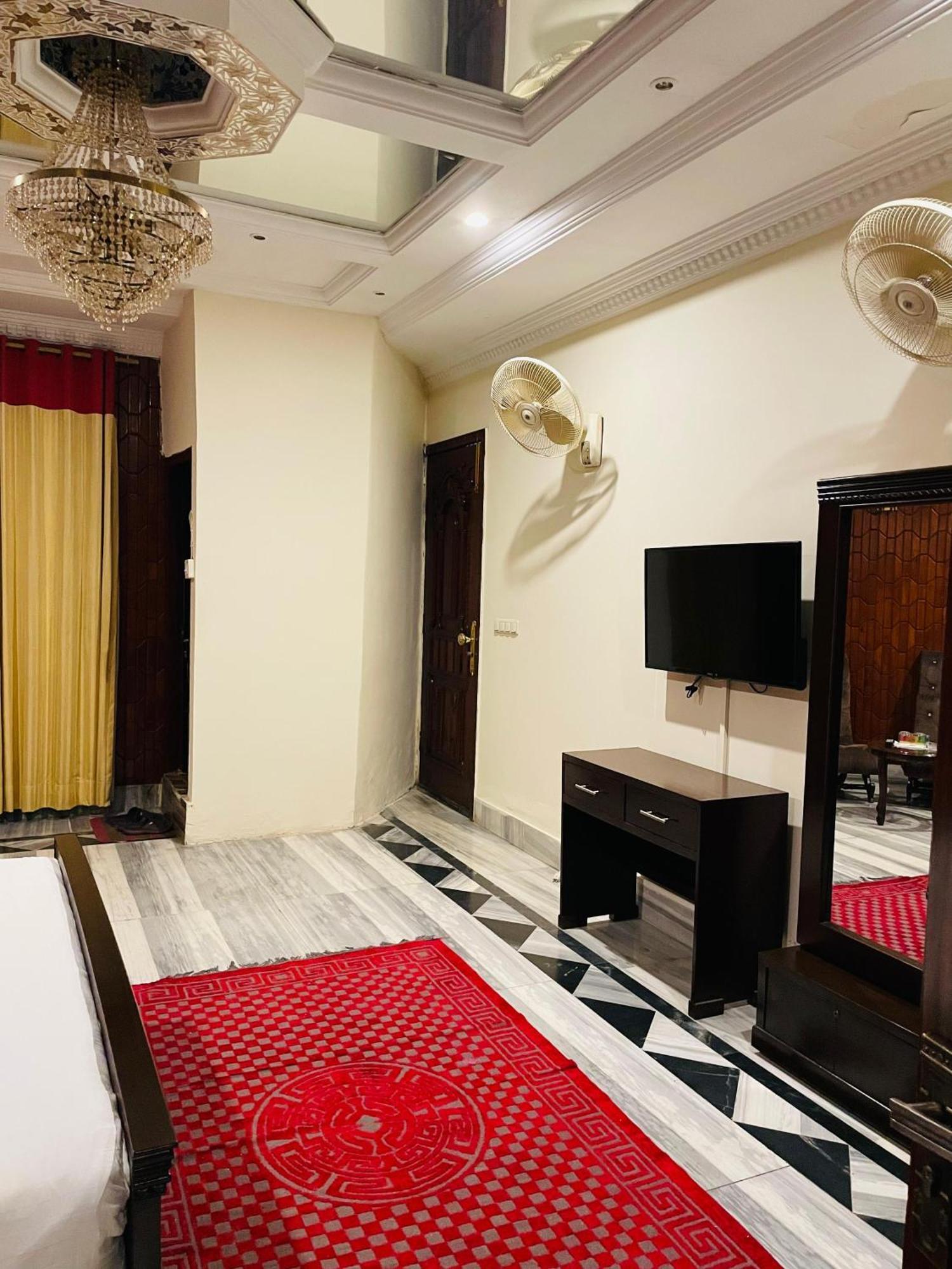 Executive Galaxy Guest House 이슬라마바드 외부 사진
