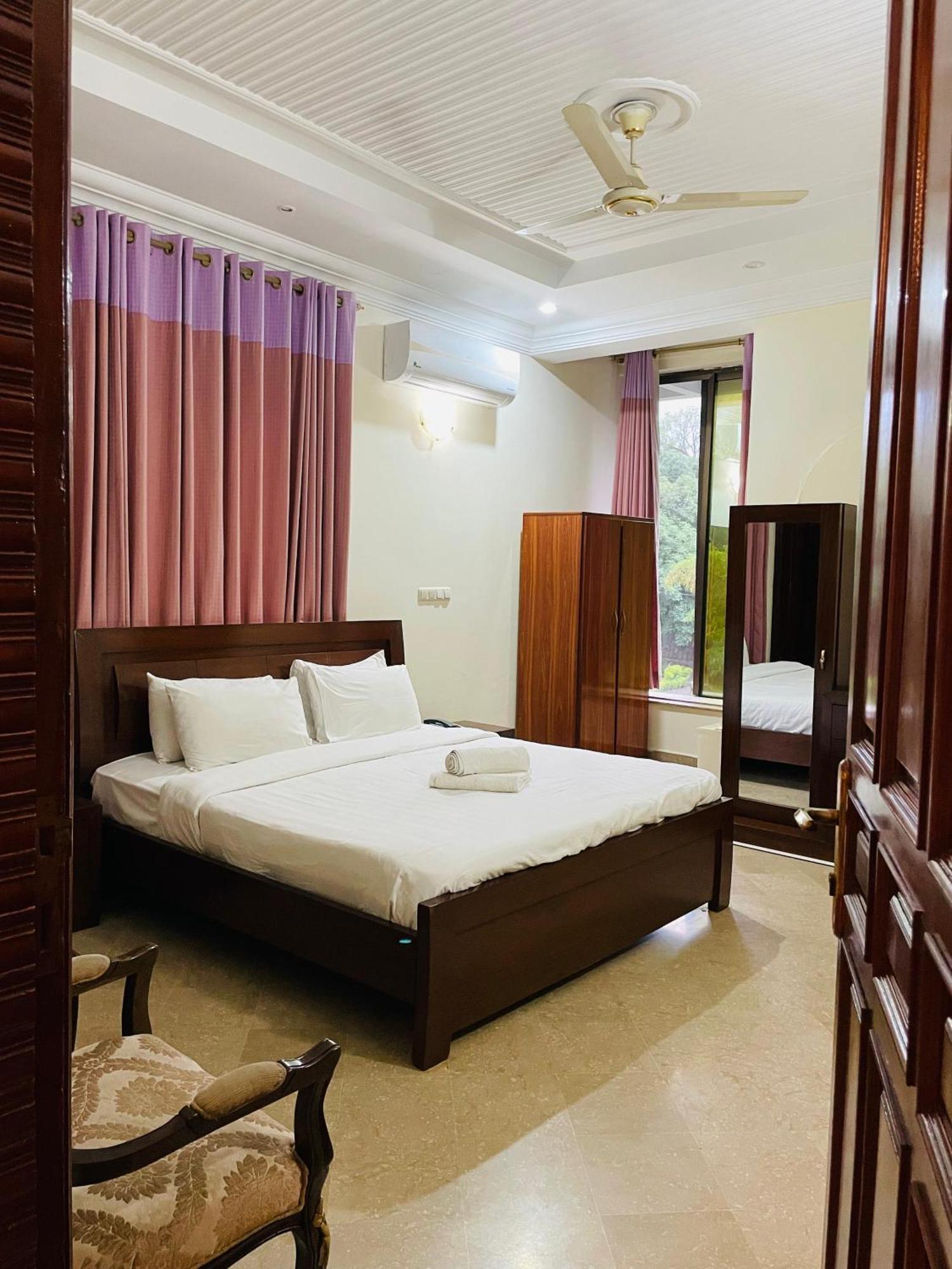 Executive Galaxy Guest House 이슬라마바드 외부 사진