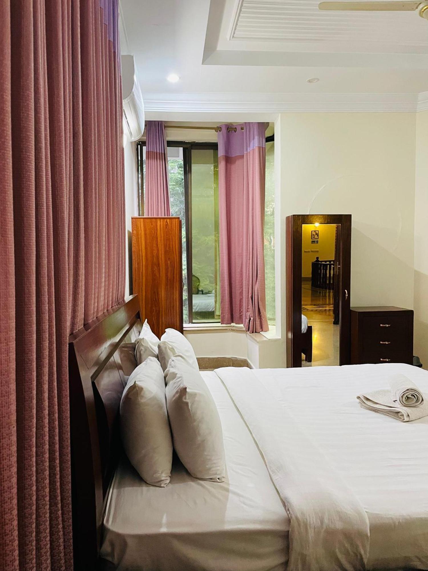 Executive Galaxy Guest House 이슬라마바드 외부 사진