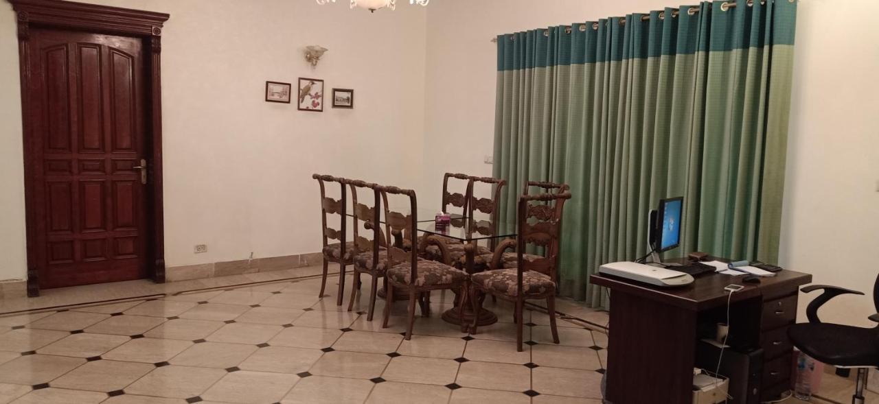 Executive Galaxy Guest House 이슬라마바드 외부 사진